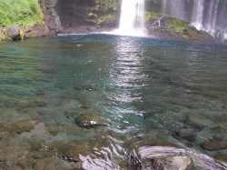 水が青い！